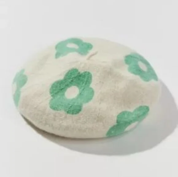 (SOLD) Brand New💫 Urban Outfitters Jane Printed Beret - Picture 1 of 3